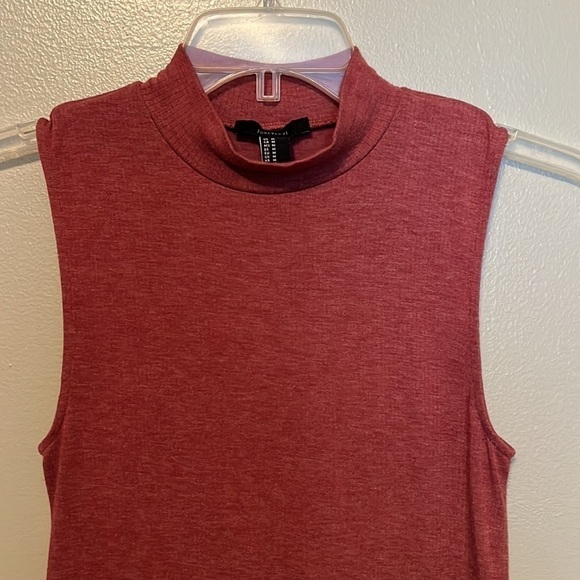 Forever 21 Sleeveless Mock Neck Mid Length Ribbed, Maroon, Size Medium - Picture 3 of 6